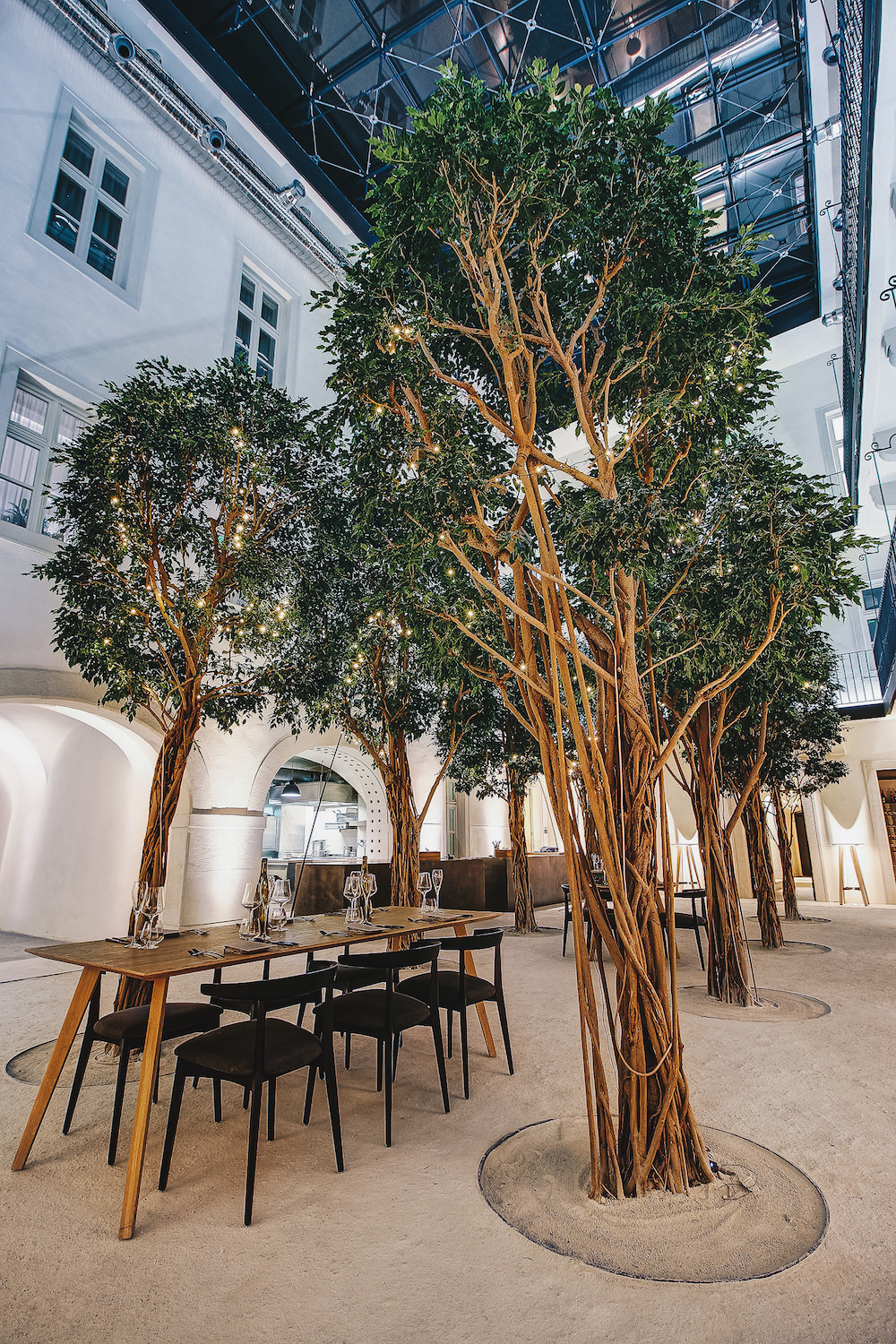 FACH — restaurant